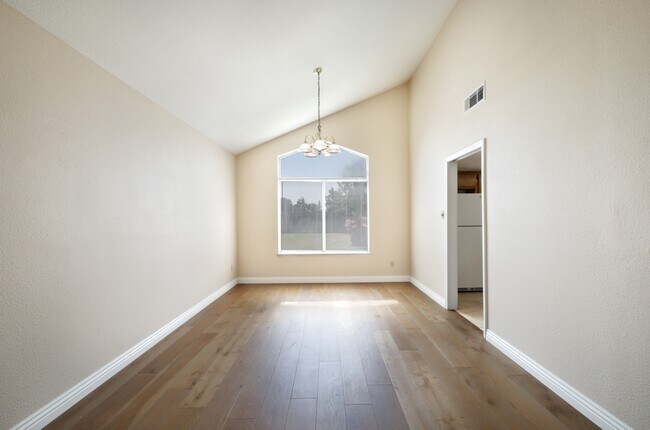 Building Photo - 10205 Single Oak Dr