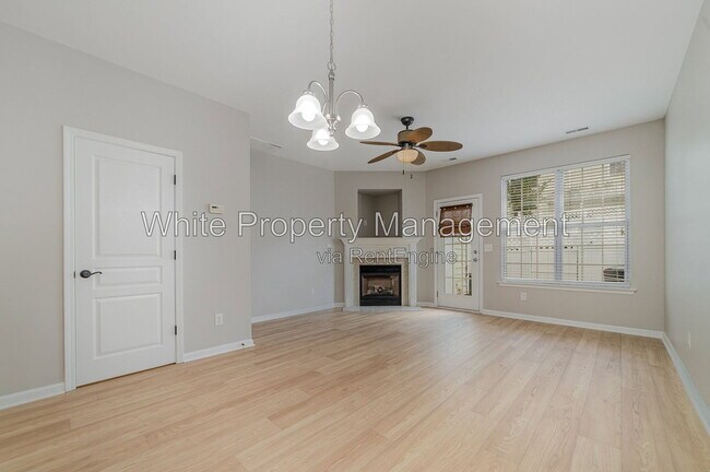 Building Photo - 825 Gentlewinds Ct