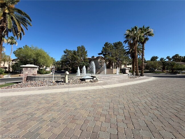 Building Photo - 2050 W Warm Springs Rd