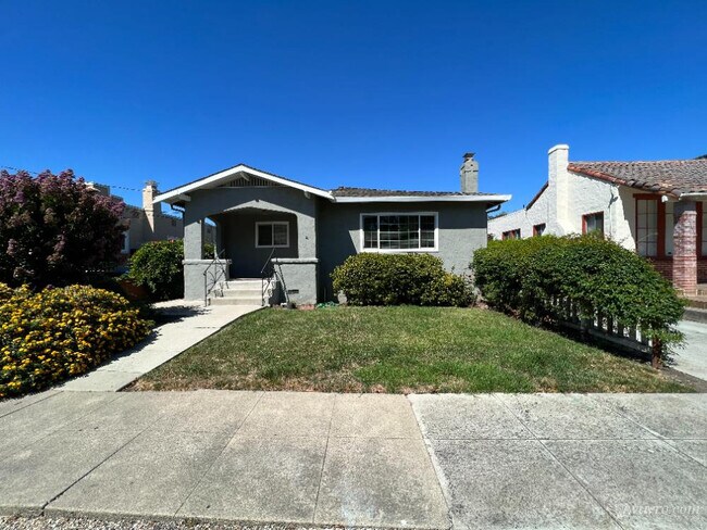 Primary Photo - 1145 Cleveland St