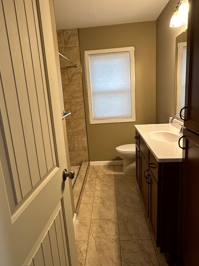 Building Photo - 831 25th Ave N