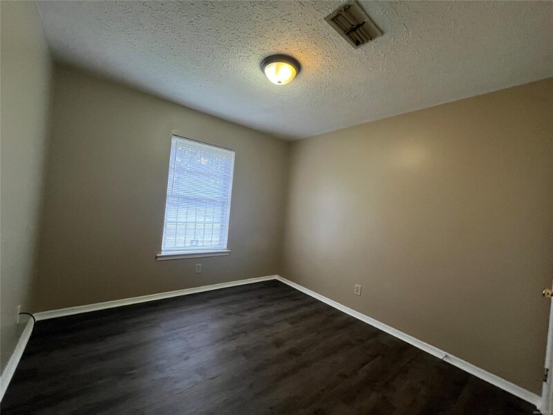 Building Photo - 4142 Strathmore Dr