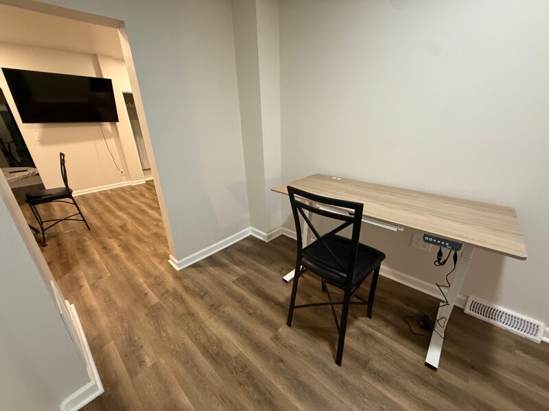 Building Photo - 1 Maple Ave