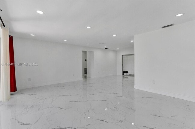 Building Photo - 860 NW 207th St