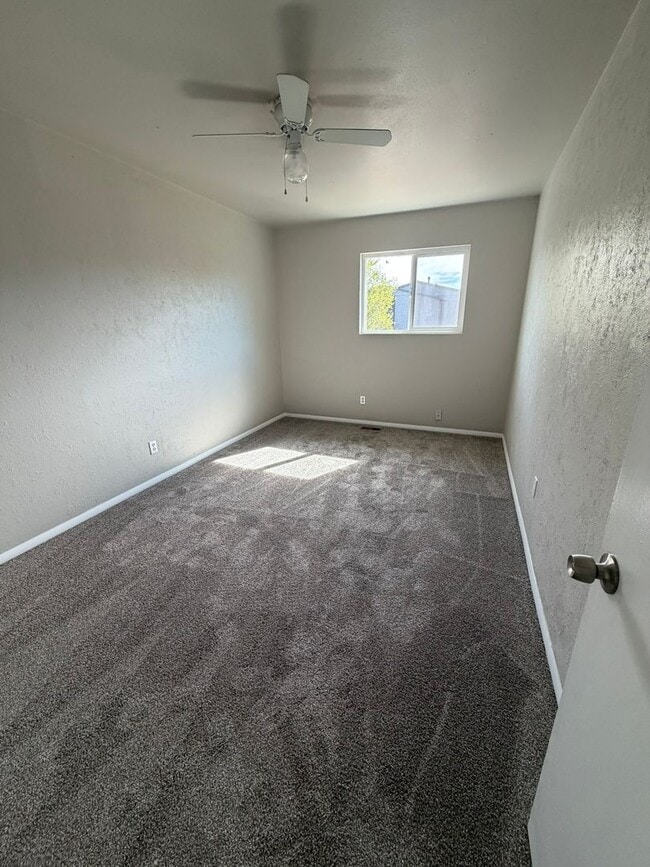 Building Photo - Versatile 4BD/3BA in Stratton Meadows – Gated Community + Private Lower-Level Suite