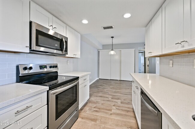 Building Photo - 6480 N 82nd St