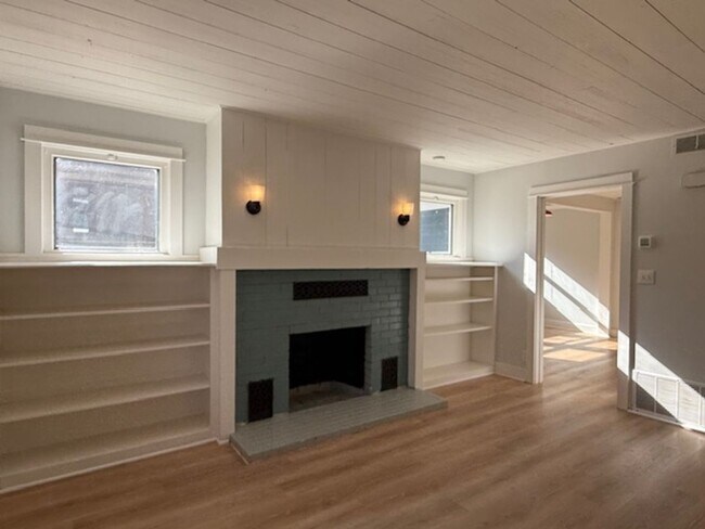 Building Photo - Updated ground floor unit in vintage duple...