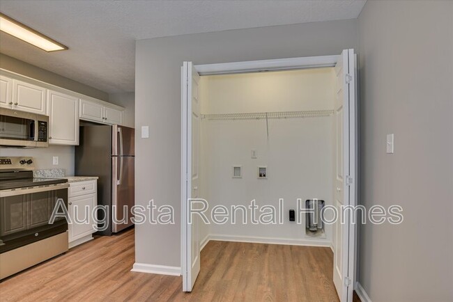 Building Photo - 1529 Abby Way