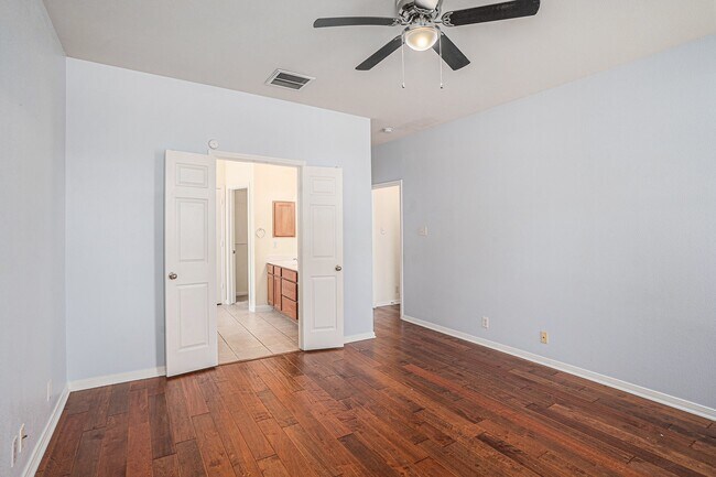 Building Photo - 200 Frontier Cove