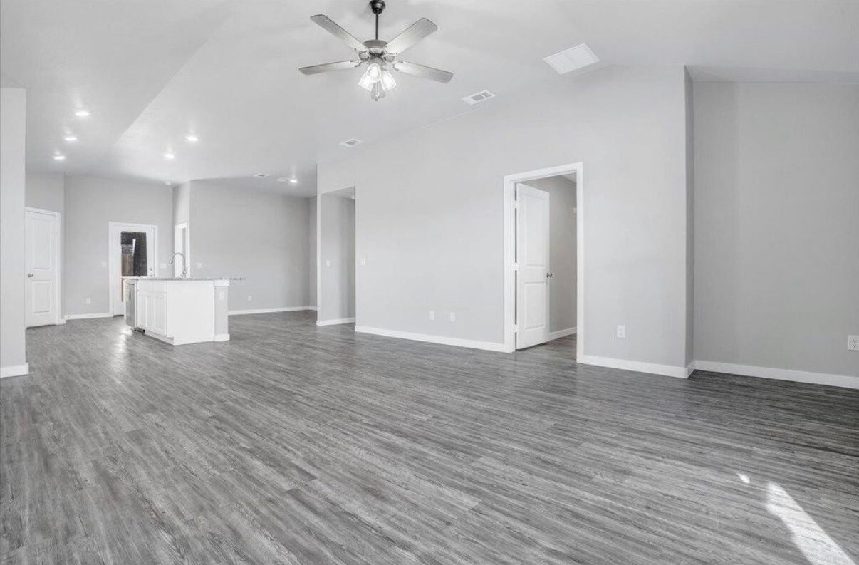 Building Photo - 3201 Aberdeen Ave