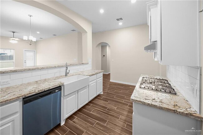 Building Photo - 30 Westcave Falls Ln