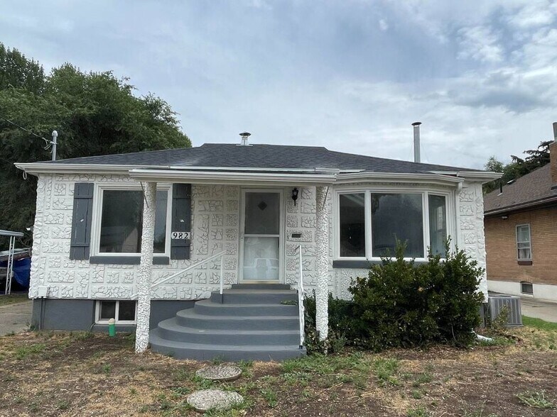 Primary Photo - 982 Gramercy Ave