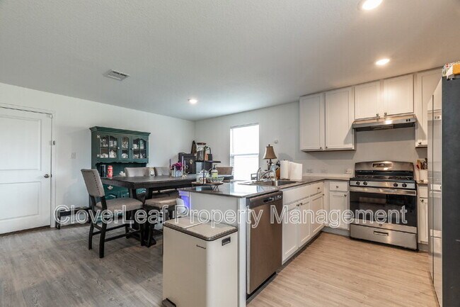Building Photo - 2847 Elion Dr