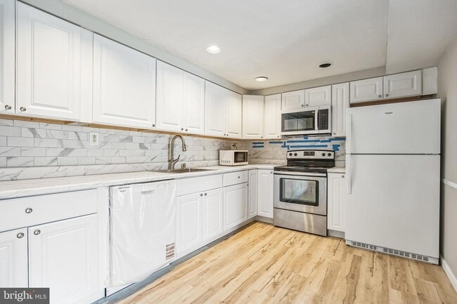 Building Photo - 63 Villanova Ct