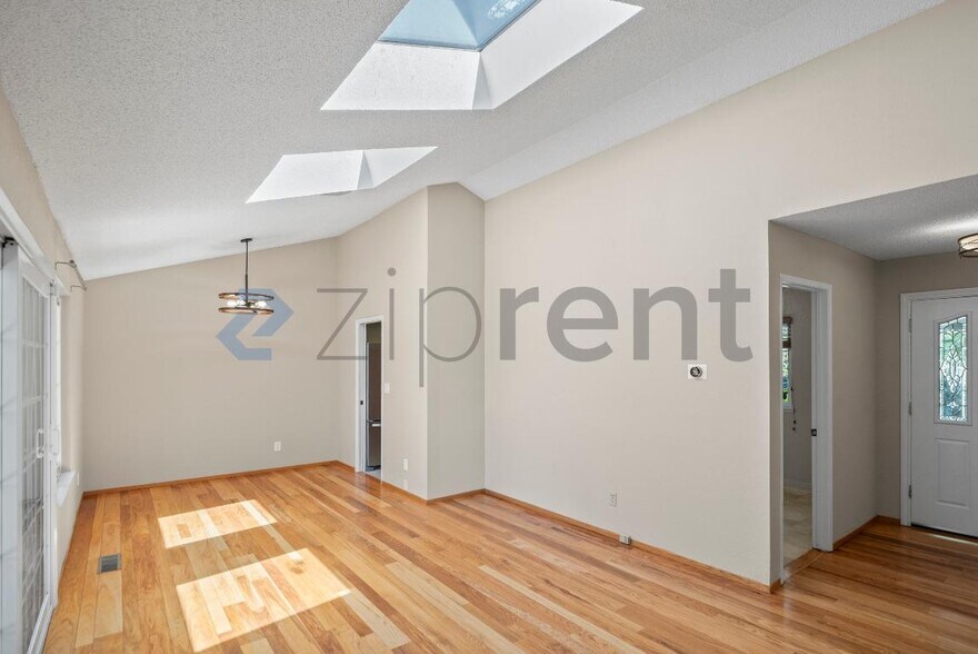 Building Photo - Unit
