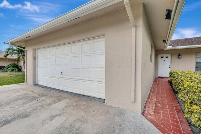 Building Photo - 193 Dove Cir