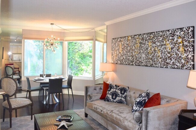 Building Photo - Mid-Term Occupancy, Telegraph Hill Furnished Condo- 1 Car Parking- 24 Hour Doorman - Fitness Center