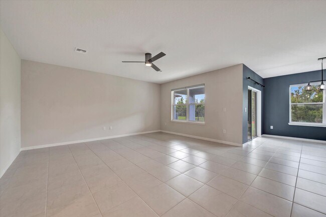 Building Photo - Newer Build - Parrish 3 Bedroom Home with ...