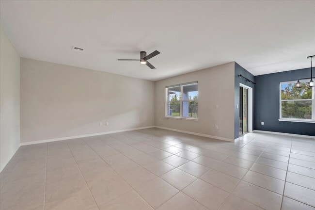 Building Photo - RENT SPECIAL - One Month Rent Free for 8/3...