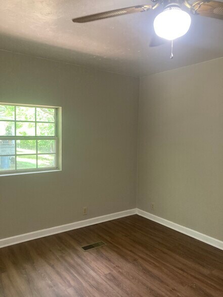 Building Photo - 1122 Bucksnort Rd