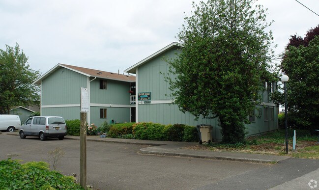 Building Photo - Walnut Court Apartments