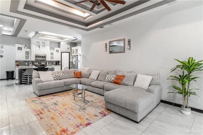 Building Photo - 30 Queens Ave