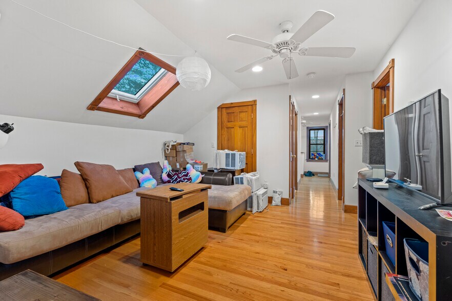 Building Photo - 35 Eld St