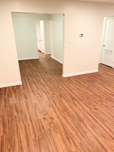 This is *not* an actual picture of the property. This is a picture of an identical unit in the same complex with similar finishes. Actual photos will be uploaded after 4/1/21 when the new carpet is installed. - 1005 Willow Green Dr