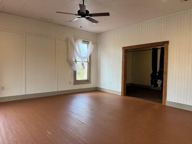 Building Photo - Apartment in Guinda