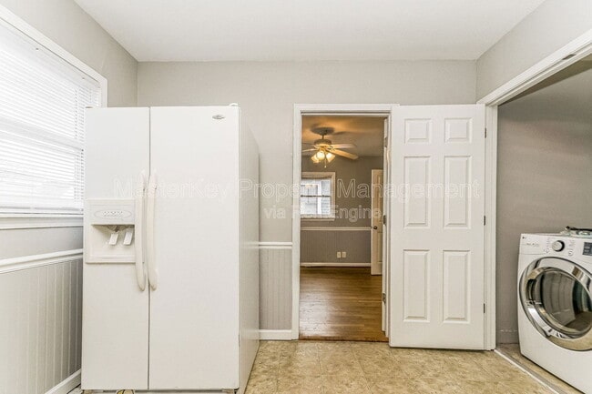 Building Photo - 208 E Geer St