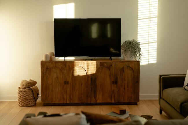 Building Photo - 1204 SW Franklin Dr