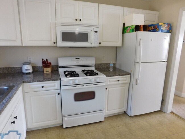 Building Photo - 119 Pella Ln