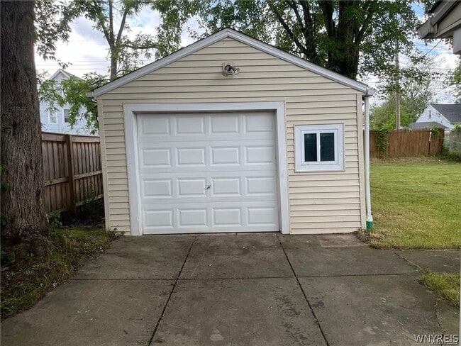 Building Photo - 60 Meadow Lea Dr