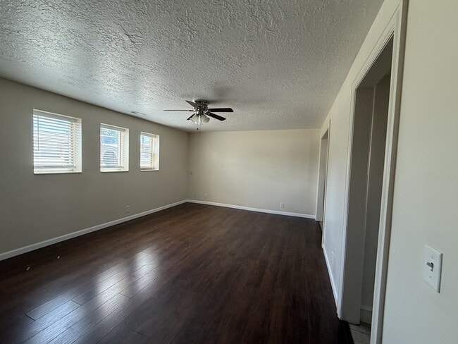 Building Photo - 398 W 4525 S