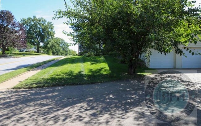 Building Photo - Move In Special  $600.00 off the Deposit!!...