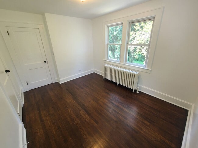 Building Photo - 4 bedrooms and 1.5 bathrooms, this home of...