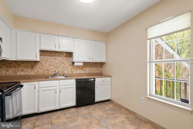 Building Photo - 192 Valley Stream Ln