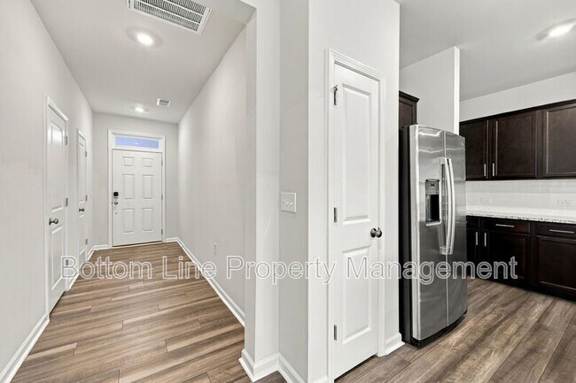 Building Photo - 5000 Arkose Dr