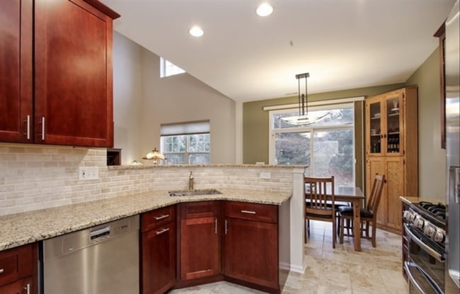 Building Photo - 967 Kensington Dr