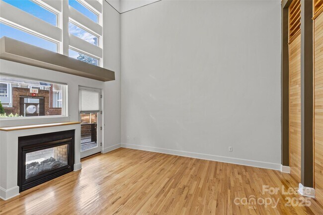 Building Photo - 420 Queens Rd