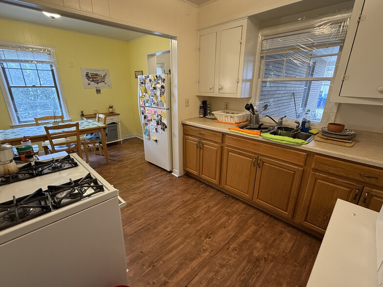 kitchen - 410 N 4th St