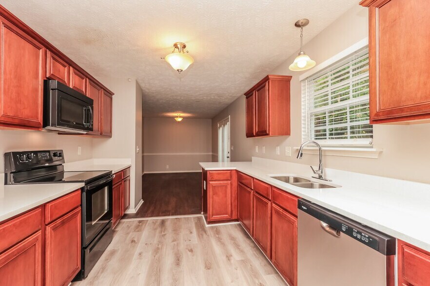 Building Photo - 412 Elegance Way