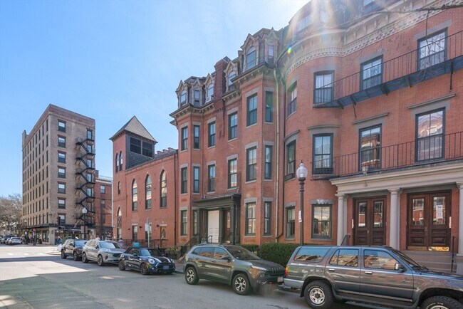 Building Photo - 44 Chandler St