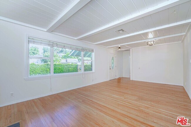 Building Photo - 5353 Don Pio Dr