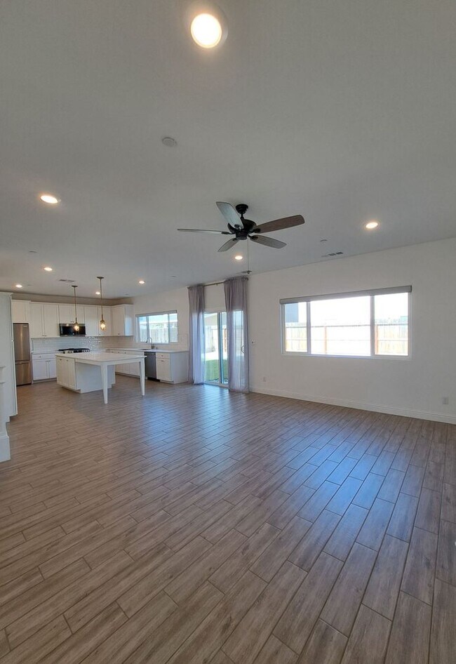 Building Photo - 911 Blue Oak Lane W