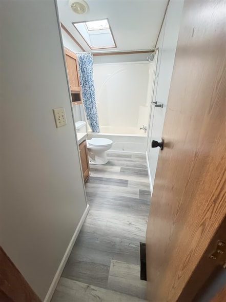 Building Photo - 27 Village Ct