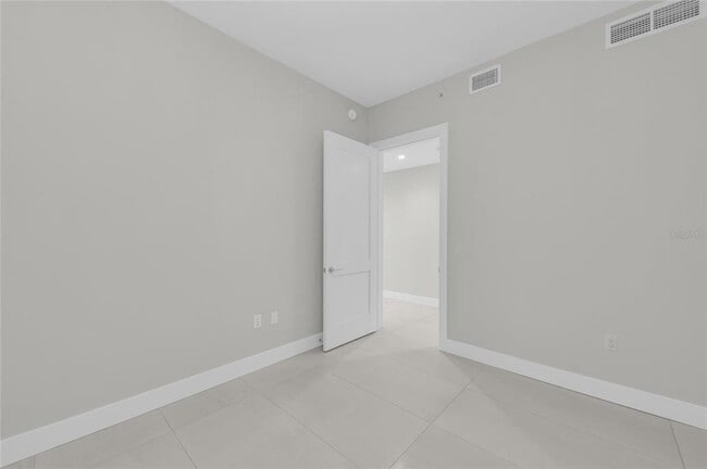 Building Photo - 275 1st Ave S