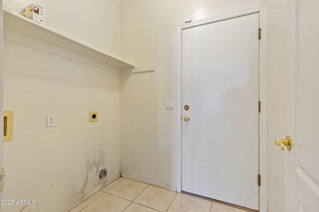 Building Photo - 1684 W Merrill Ln