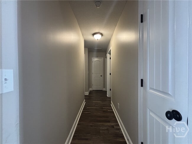 Building Photo - 140 Rolling Oaks Ln