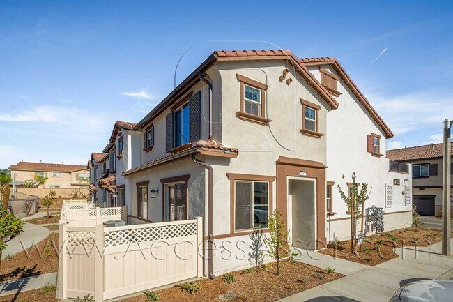 Building Photo - Stylish 2 Bed + 2.5 Bath Townhome in Murrieta